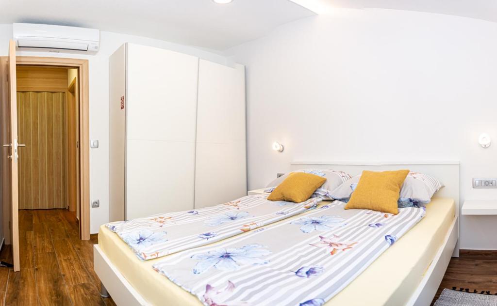 App Roko 3 Lägenhet Poreč Exteriör bild